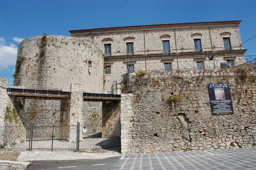 Castello Macchiaroli Teggiano Antiquaria
