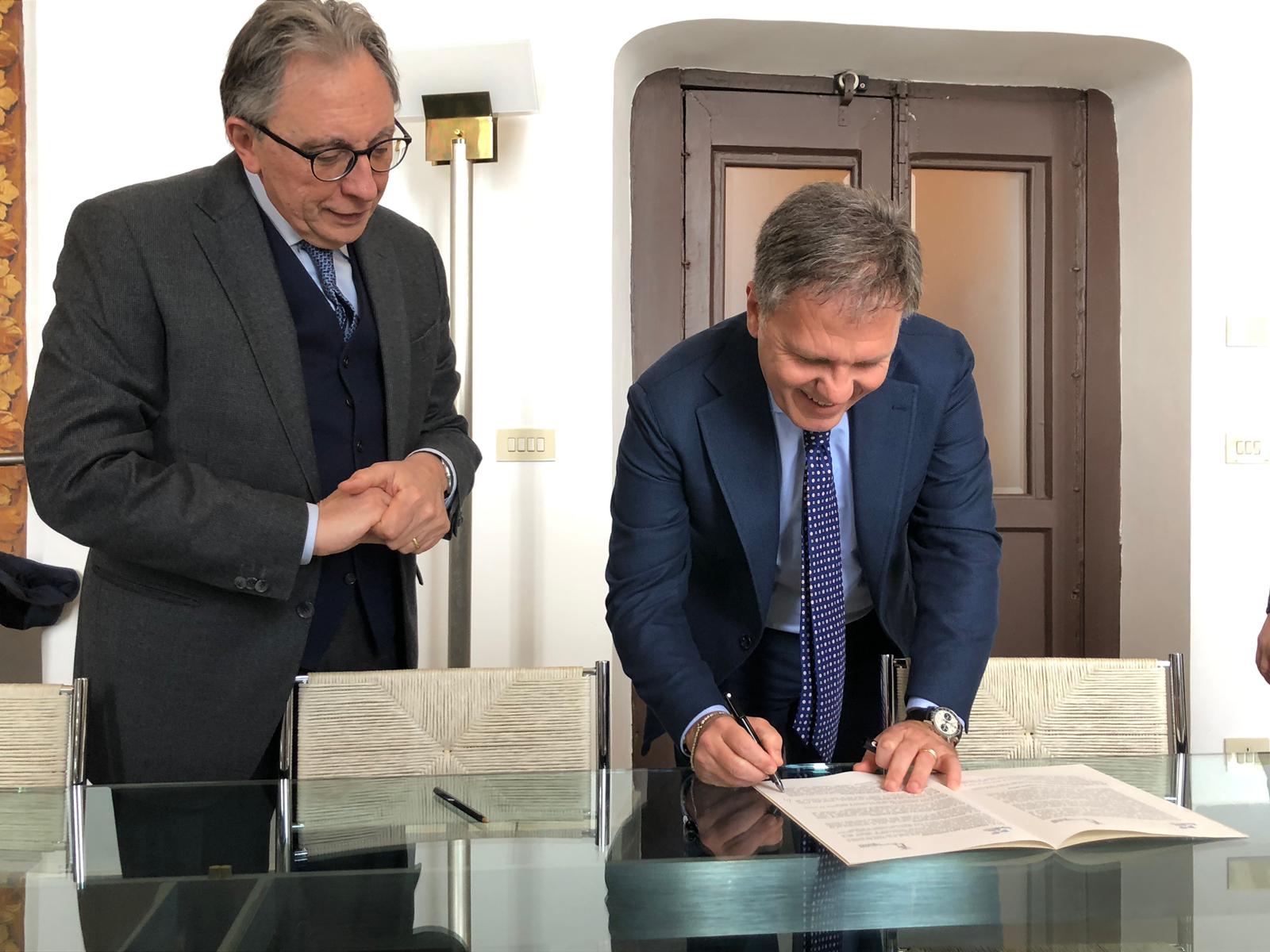 La firma della convenzione con Lucio dAlessandro e Antonio dAmore